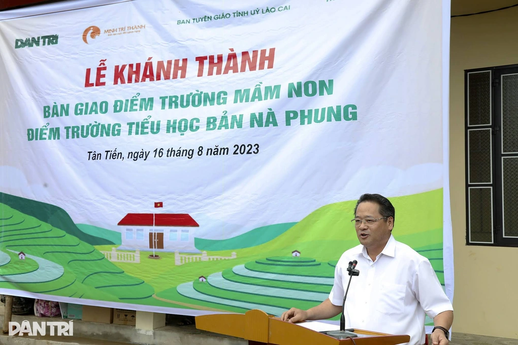 Theo Phó Chủ tịch Hội đồng Nhân dân tỉnh Lào Cai, Chương trình Nhân ái do báo Dân trí thực hiện là một chương trình có ý nghĩa nhân văn, đặc biệt là ở các vùng khó khăn, đồng bào dân tộc thiểu số (Ảnh: Hữu Nghị).