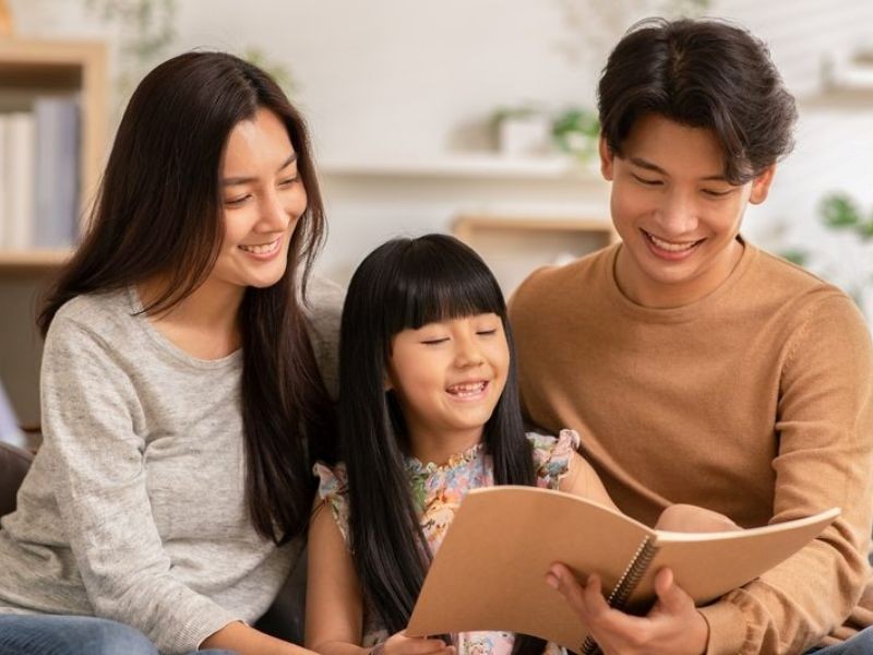 Cha mẹ hiện diện sẽ giúp con mở lòng và thay đổi