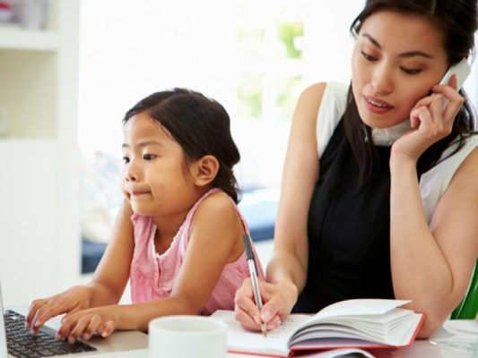 Thiếu sự quan tâm đến con, cha mẹ vô tình đẩy con ra xa