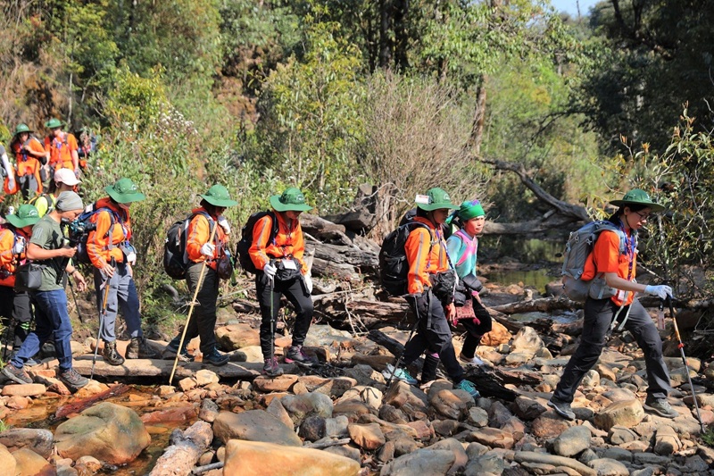 Hành trình leo núi đầy thách thức nhưng cũng rất đỗi tự hào, hạnh phúc