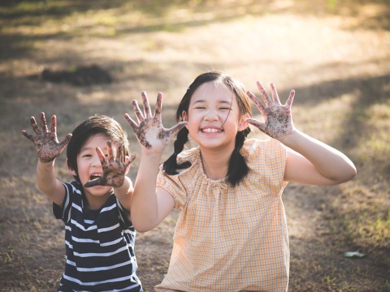 Cha mẹ thông thái giúp con được là chính con, không ép con theo khuôn mẫu nào khác