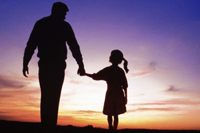 Cha mẹ đồng hành, tạo điểm tựa tinh thần an toàn cho con tuổi dậy thì