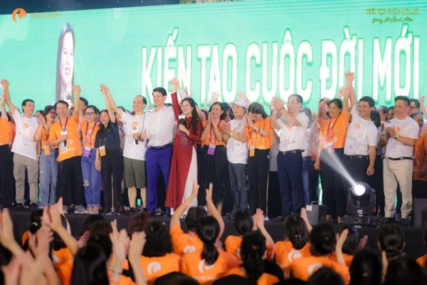 Chương trình "Kiến tạo cuộc đời mới - Đường về hạnh phúc" do Học viện Minh Trí Thành tổ chức vào tháng 3/2024