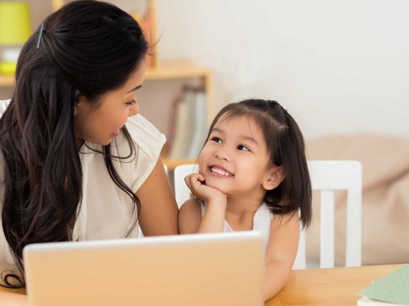 Những cuộc trò chuyện sẽ giúp con có những hình dung sớm về tương lai