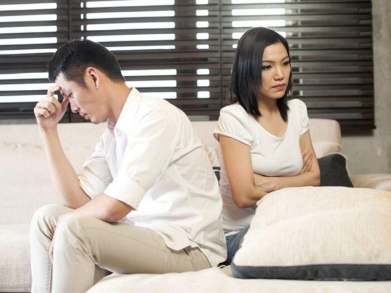 Đổ lỗi và trách móc chỉ khiến chồng thêm áp lực