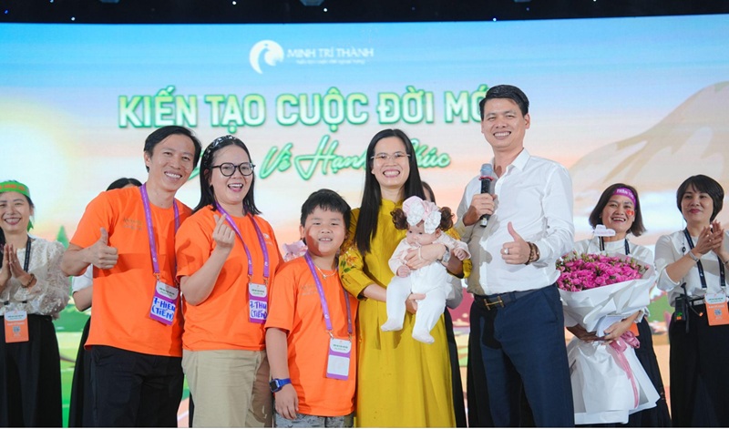 Gia đình anh Hiếu và chị Thu tại chương trình Kiến tạo cuộc đời mới - Đường về hạnh phúc