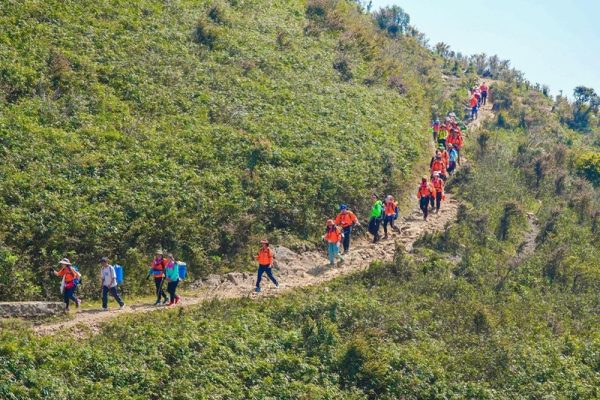 Hành trình leo núi phải đối mặt với nhiều khó khăn vất vả giúp mọi người khám phá ra con người tài giỏi, mạnh mẽ bên trong mình