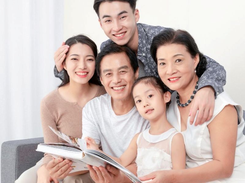 Các thành viên trong gia đình cần nhất quán trong cách dạy và làm đúng để làm gương cho con