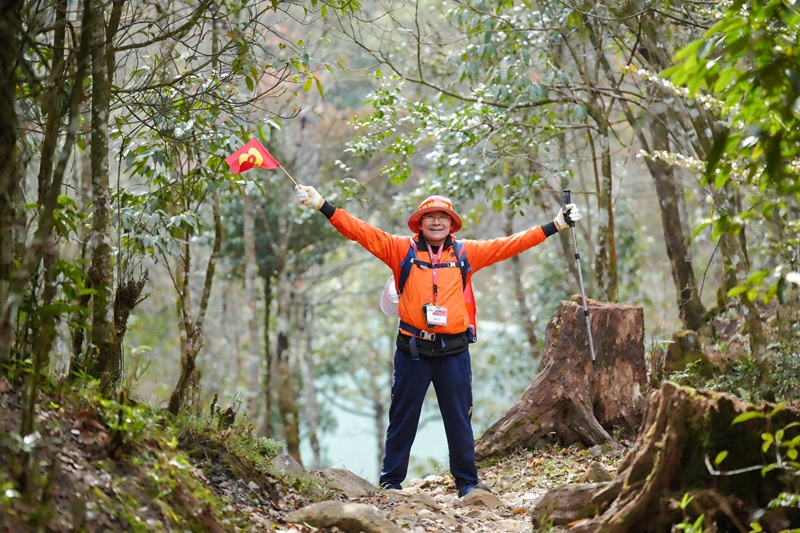 Chú Hiệp đã có chuyến leo núi đầy ấn tượng, bứt phá bản thân