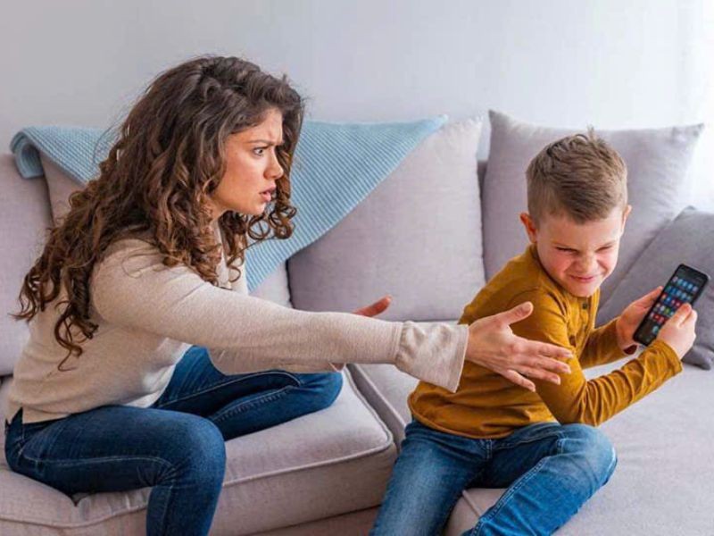 Nhiều cha mẹ đang rơi vào vòng lặp cấm đoán, xung đột, thất bại