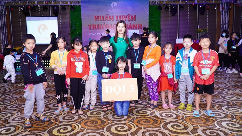 Để giúp con cai game, bố mẹ không nên đặt cảm xúc tiêu cực của mình vào hành vi của con, cần phải hiểu lý do vì sao con nghiện game