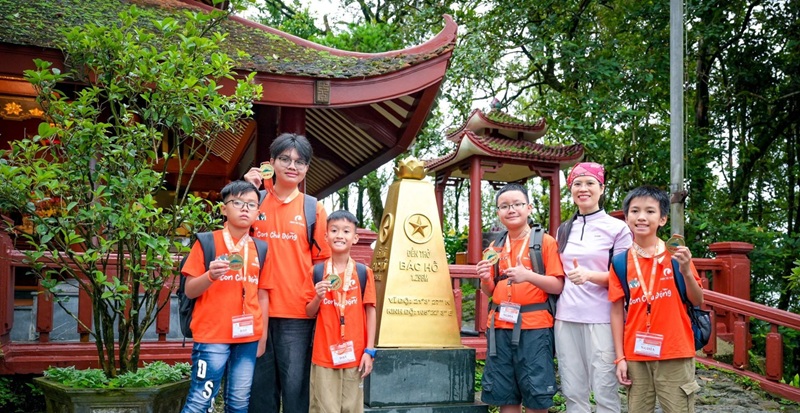 Thạc sĩ Tâm lý, Chuyên gia Trị liệu Tâm Trí Nguyễn Thị Lanh đã đồng hành cùng các bạn nhỏ suốt 5 mùa leo núi Ba Vì