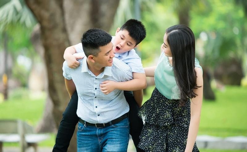 Dù cha mẹ không còn ở gần nhau nhưng hãy cố gắng dành thời gian kết nối với con