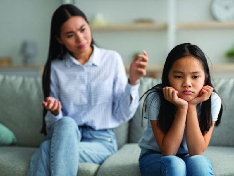 Nhiều cha mẹ không hiểu vì sao con ngày càng xa cách, mất kết nối