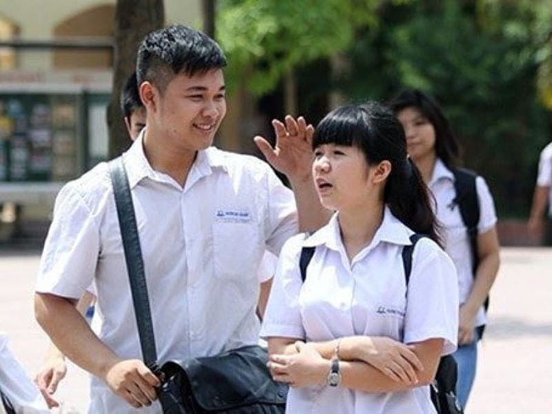 Giai đoạn này con coi trọng ý kiến của bạn bè hơn cha mẹ