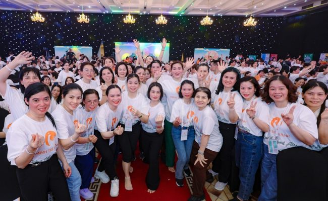 Các bà mẹ từ khắp các tỉnh thành tham gia chương trình “Đường về hạnh phúc” để kiến tạo một gia đình hạnh phúc