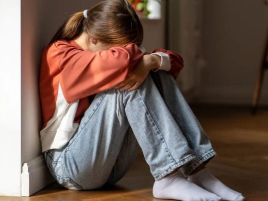 Làm bạn với con, khi con ngày càng khép kín, thu mình