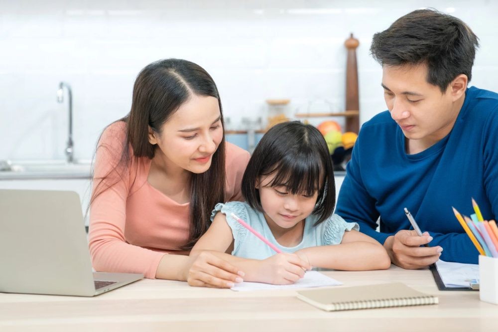 Thấu hiểu bản thân là bước đầu tiên để đồng hành cùng con cái