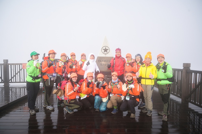 Niềm vui khi chinh phục "nóc nhà Đông Dương"