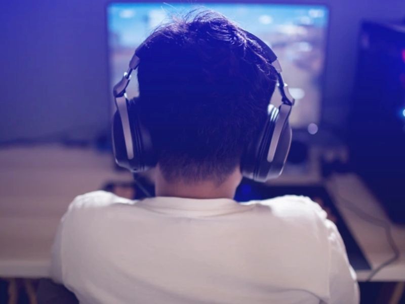 Không được công nhận ở gia đình, con dễ tìm đến game, mạng xã hội