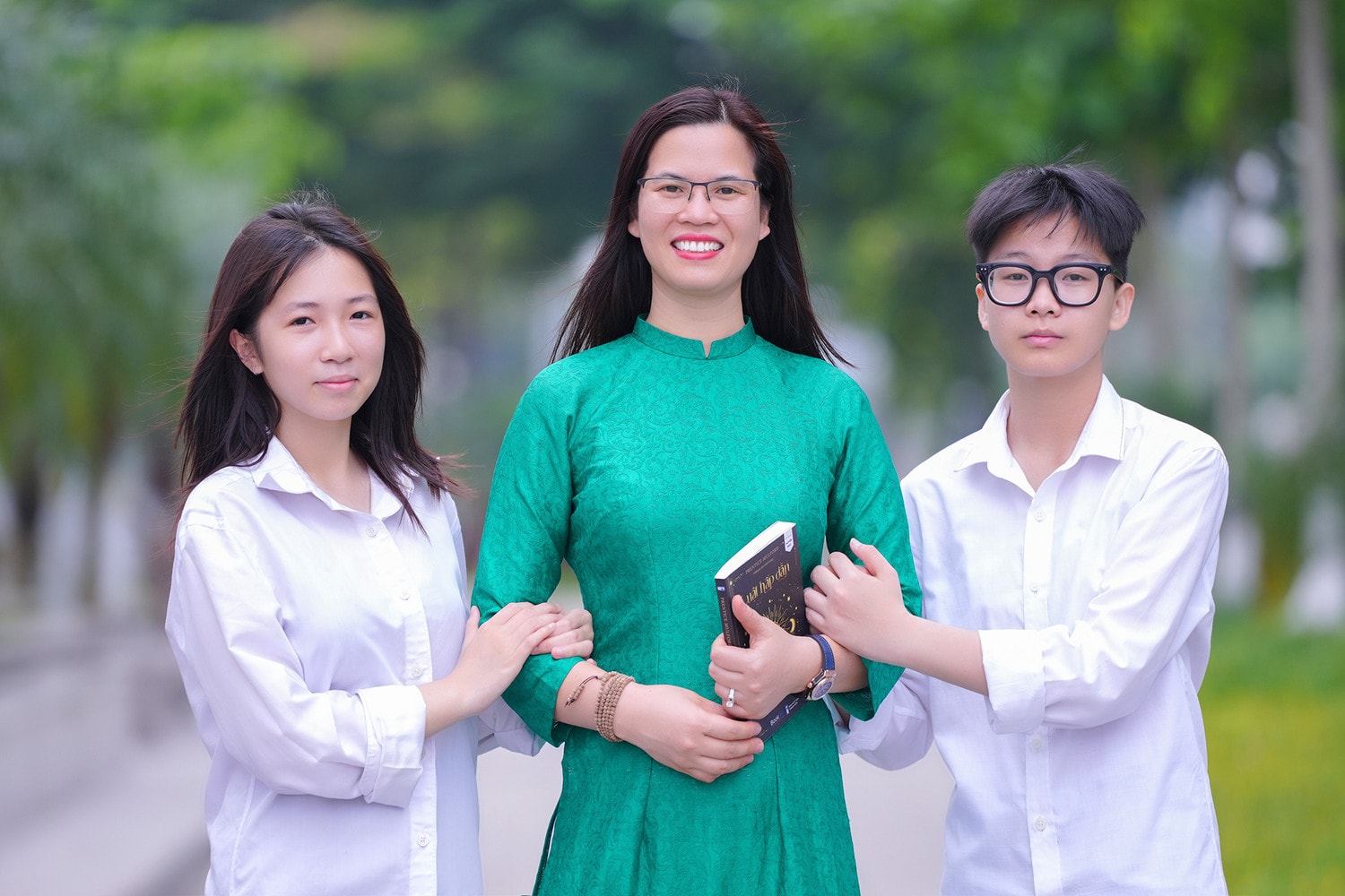 Để phòng ngừa áp lực thi cử gây ra trầm cảm, bà Lanh khuyên các bậc cha mẹ cần đồng hành cùng con trong mỗi mùa thi