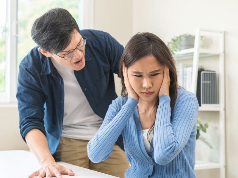 Áp lực vô hình khi thường xuyên bị chồng chê bai