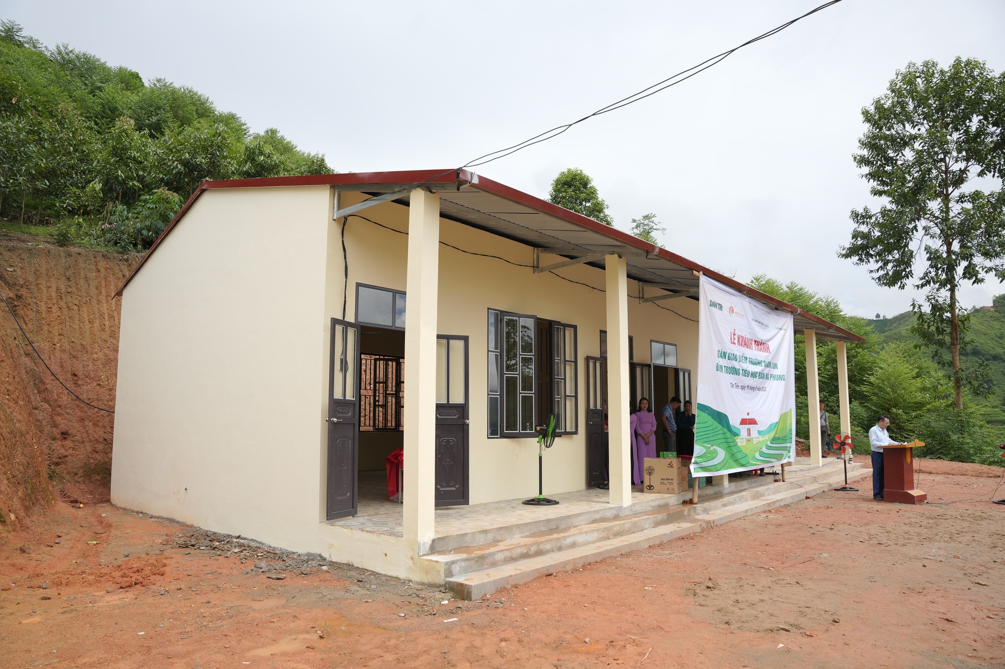 Điểm trường Mầm non Nà Phung mới khang trang, sạch đẹp thay thế cho trường cũ đã xuống cấp