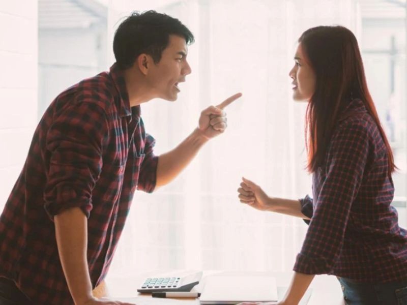 Lớn lên trong gia đình hạnh phúc, con dễ định nghĩa sai về “tình yêu thương”