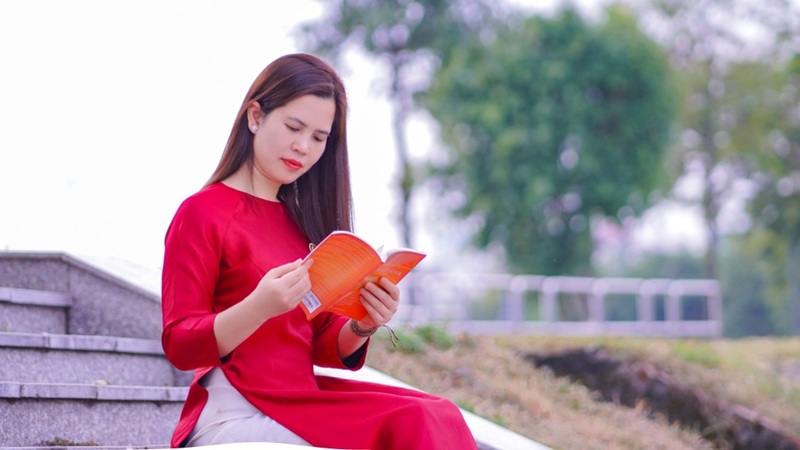 Theo chuyên gia tâm lý Nguyễn Thị Lanh, thay vì tranh nhau nói, nên học cách lắng nghe để hóa giải mâu thuẫn (Ảnh: NVCC)