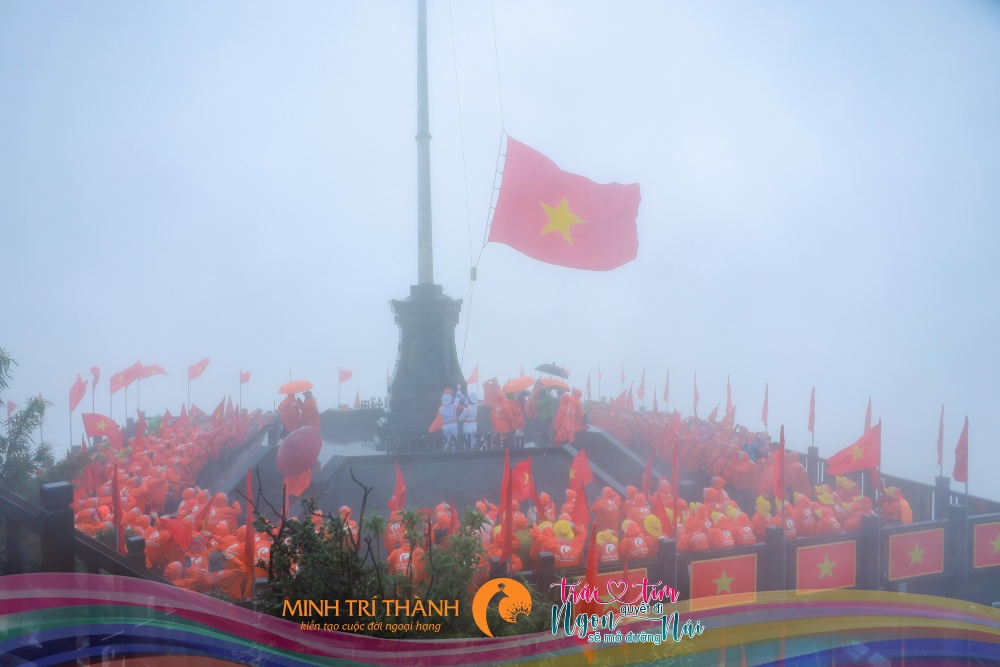 350 học viên của Học viện Minh Trí Thành chinh phục Fansipan