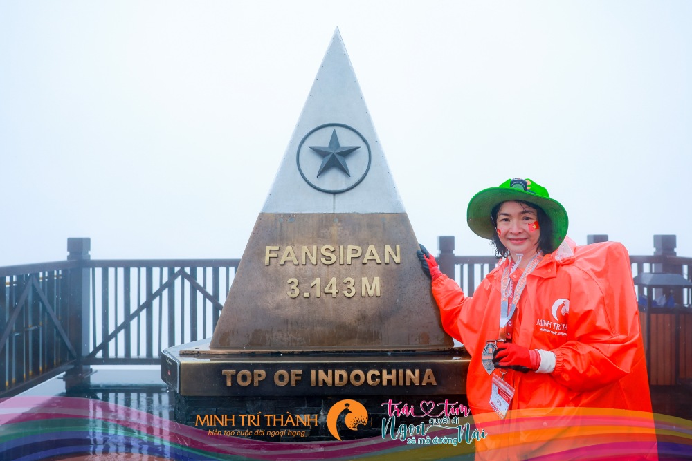 350 học viên của Học viện Minh Trí Thành chinh phục Fansipan