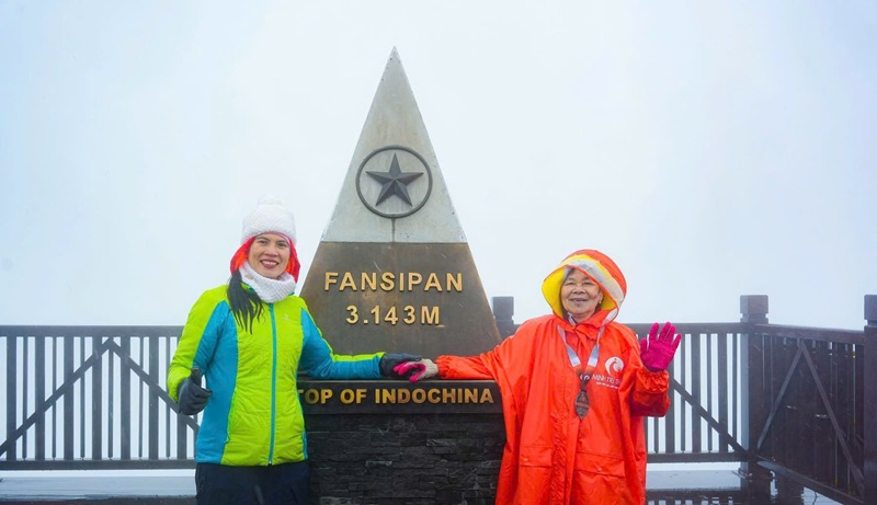350 khách hàng chinh phục Fansipan cùng Minh Trí Thành