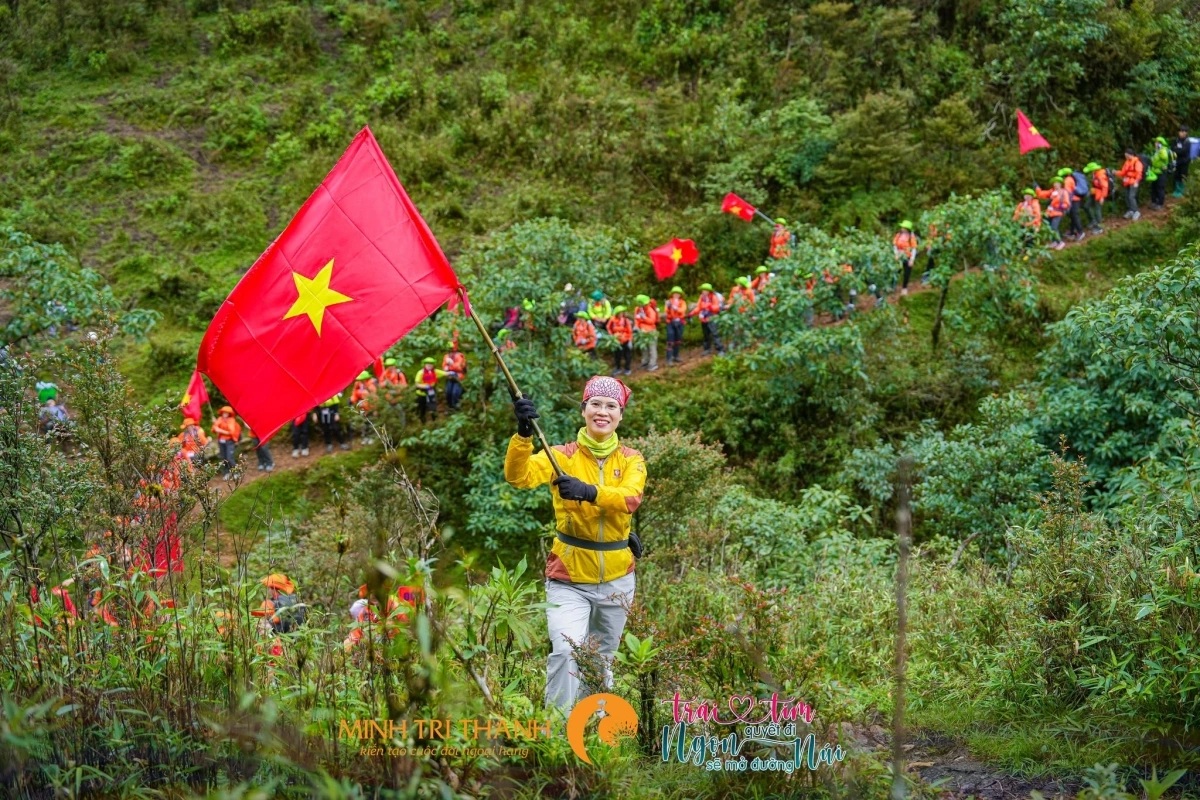 350 người cùng chinh phục Fansipan