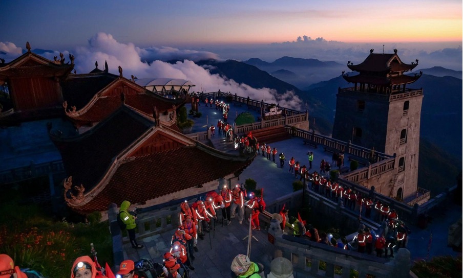 600 dấu chân bản lĩnh chinh phục đỉnh Fansipan 2