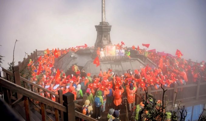 Bứt phá bản thân cùng hành trình chinh phục đỉnh Fansipan