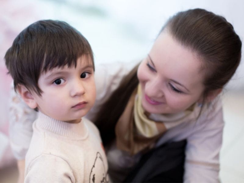 Cách dạy trẻ 2 tuổi bướng bỉnh, không cần đòn roi