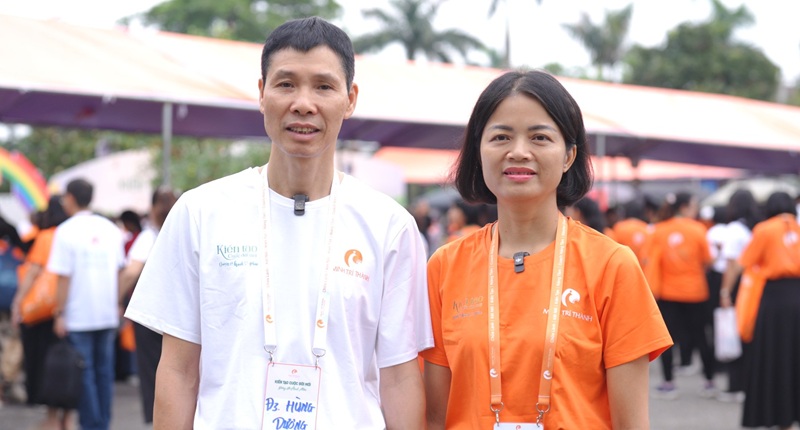 Cha mẹ trưởng thành cùng con