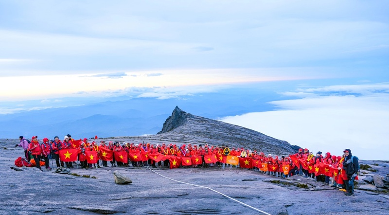 Chinh phục Fansipan cùng Minh Trí Thành