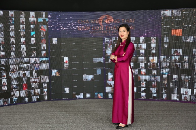 Mong ước của chuyên gia Nguyễn Thị Lanh là mọi gia đình đều được sống trong hạnh phúc và tình yêu thương