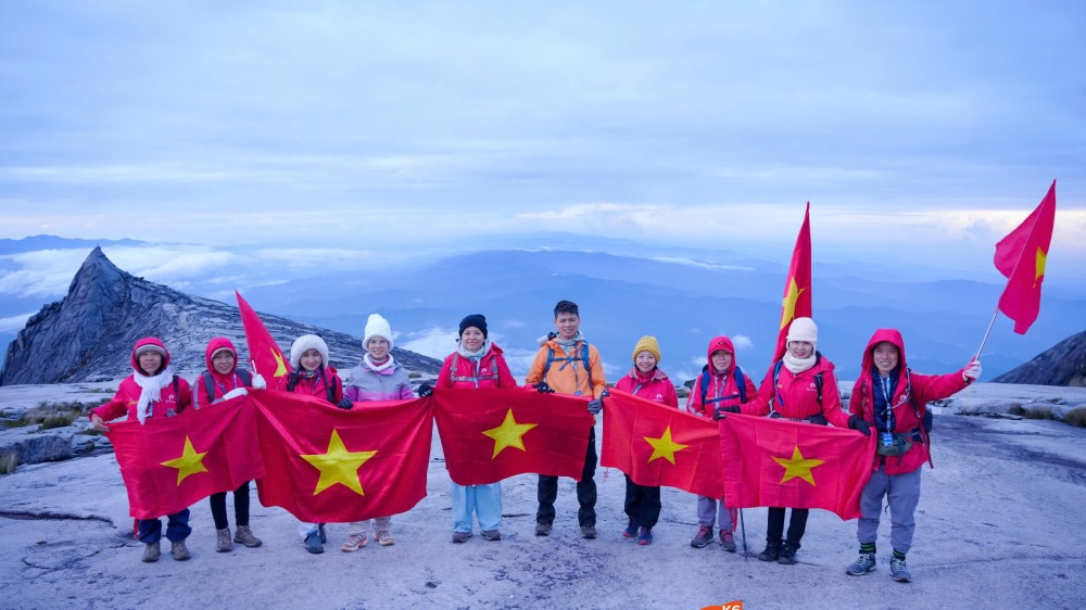 Đoàn Minh Trí Thành vượt Kinabalu