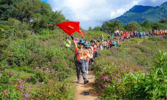 Hành trình chinh phục Fansipan không chỉ là chinh phục đỉnh núi mà còn là vượt qua được niềm tin giới hạn bên trong mình