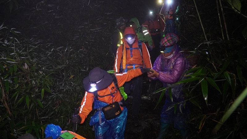 Gần 600 người leo Fansipan để bứt phá bản thân