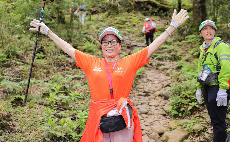 Hành trình truyền cảm hứng của cụ bà 86 tuổi chinh phục đỉnh Fansipan