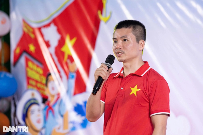 Nhà báo Phạm Tuấn Anh, Tổng biên tập báo Dân trí phát biểu tại chương trình (Ảnh: Mạnh Quân).