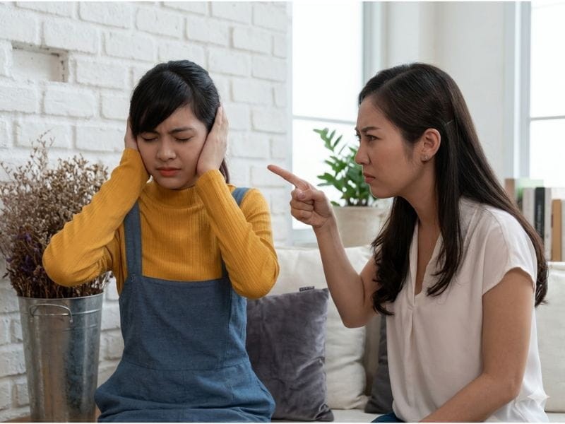 Trẻ 15 tuổi bướng bỉnh nói không nghe lời thì làm thế nào