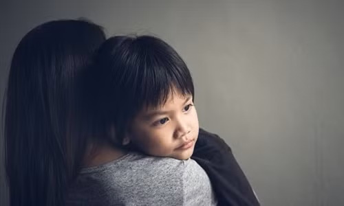 Cha mẹ ảnh hưởng thế nào đến cơn nóng giận của con
