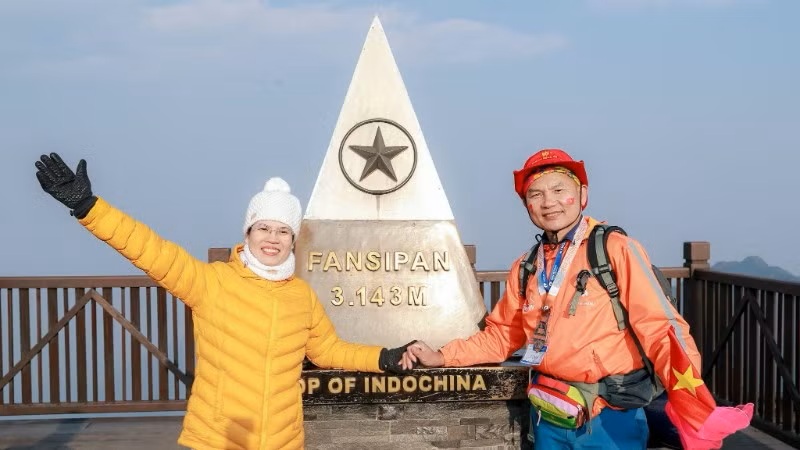 Chinh phục Fansipan của đoàn hơn 300 người