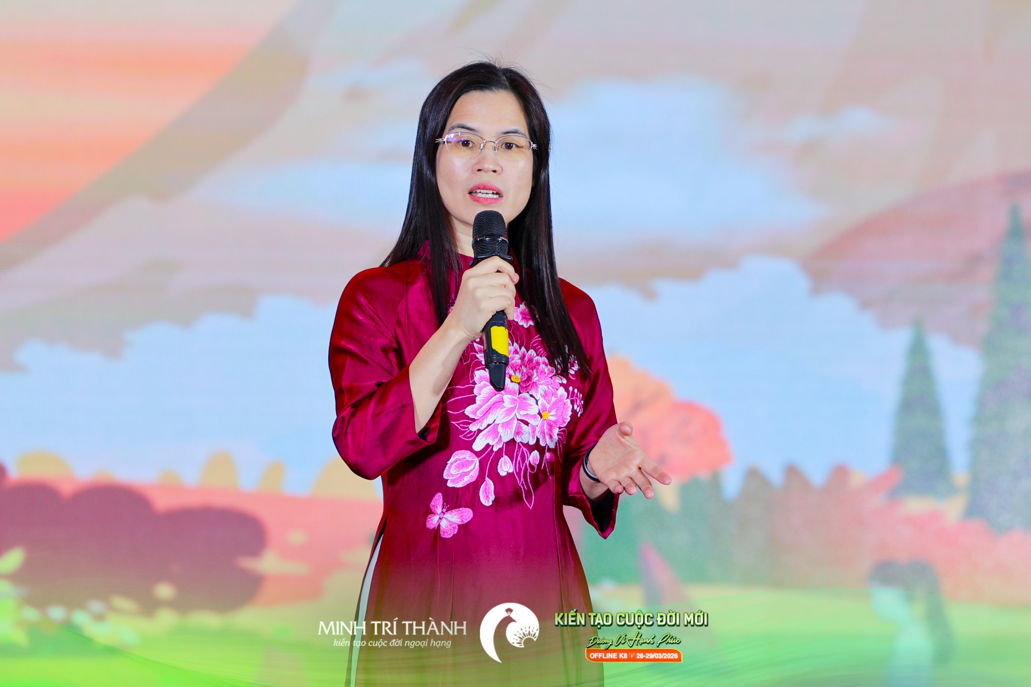 Cô Lanh dạy khai minh tâm trí