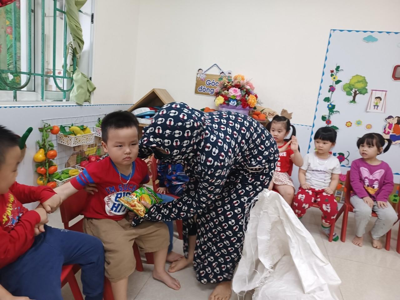 Các kỹ năng sống cho trẻ mầm non