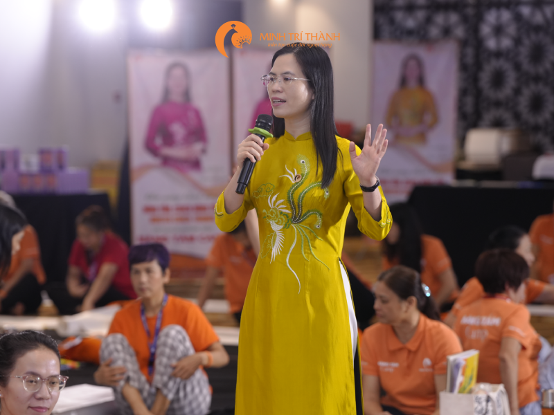 Lanh tôi luôn nỗ lực giúp mọi người vượt qua áp lực đồng trang lứa